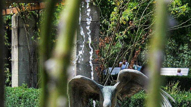 Der Brunnen im Rosengarten befindet sich im westlichen Teil der Promenade. Foto: Teresa Hirschberg