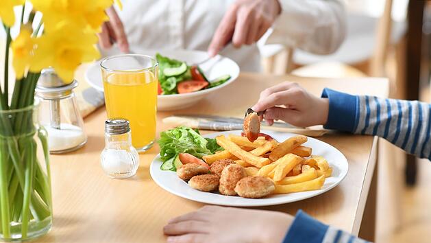 Kindermenüs im Restaurant unter der Lupe - Experten mit beunruhigendem Ergebnis