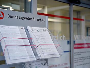 Wegen der wirtschaftlichen Folgen hat das Corona-Virus Auswirkungen auf die Arbeit der regionalen Arbeitsagenturen und der Regierung von Unterfranken. Foto: Caroline Seidel/dpa