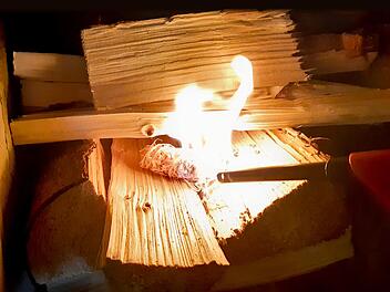 Lange war es verpönt, mittlerweile haben die Deutschen die Liebe zum Heizen mit Holz neu entfacht. 14 Millionen Feuerstätten sind aktuell registriert.