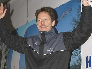 Ein strahlender ESC-Trainer:  Martin Reichert  ist mit den Leistungen seiner Mannschaft und dem Erreichen der Aufstiegsrunde  absolut zufrieden.