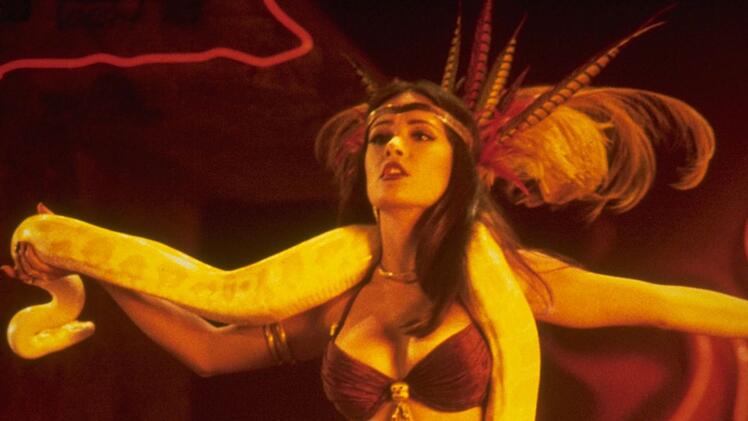 Im "From Dusk Till Dawn" zeigte Salma Hayek als Vampire viel nackte Haut.