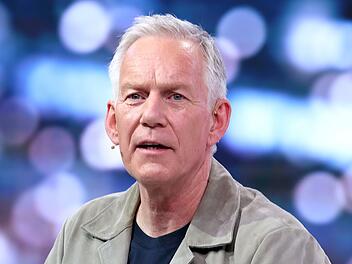 Johannes B. Kerner h&auml;lt es in Bezug auf die AfD, wie mit dem Grundgesetz.