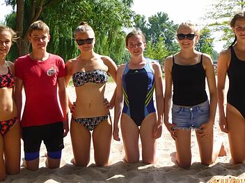 Die Eberner Farben vertraten bei den unterfränkischen Meisterschaften im Schwimmen in Bad Neustadt, v. l.: Anna Neubauer, Alexander Amend, Leonie Hagel, Judith Baer, Lara Amend, Rosana Gallellla. Auf dem Bild fehlen Inka Amend und Johannes Fischer. Foto: Dietz