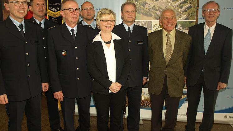 Klemens Wolf mit seinen früheren Chefs sowie Anna Rösch für seinen Mitarbeiterkreis. Foto: Stefan Geiger