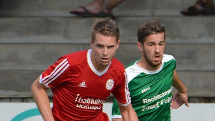 Lukasz Jankowiak (links, gegen Friesens   Baier) strahlte viel Torgefahr aus  und war einer der Aktivposten im FC-Spiel.