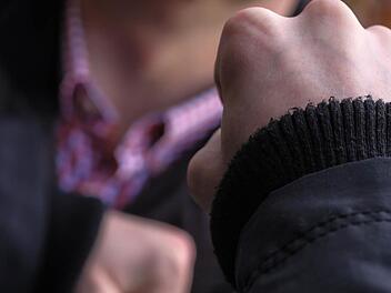 Harmlose Rangelei - oder doch ein sexuell motivierter Übergriff? Mit dieser Frage hatte sich das Kulmbacher Schöffengericht zu beschäftigen. Symbolfoto: Christopfer Schulz