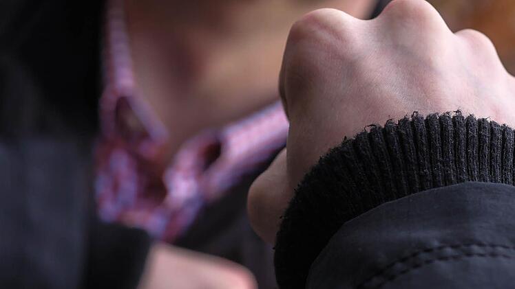 Harmlose Rangelei - oder doch ein sexuell motivierter Übergriff? Mit dieser Frage hatte sich das Kulmbacher Schöffengericht zu beschäftigen. Symbolfoto: Christopfer Schulz