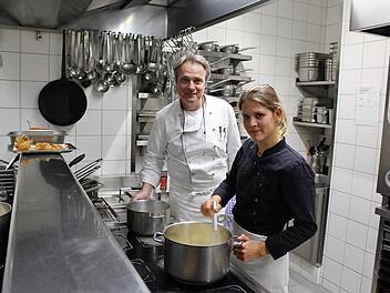 In der Küche der Kugelmühle in Schweinfurt: Chef de Cuisine Max Matreux und Sophie Kimmel. Werner Vogel