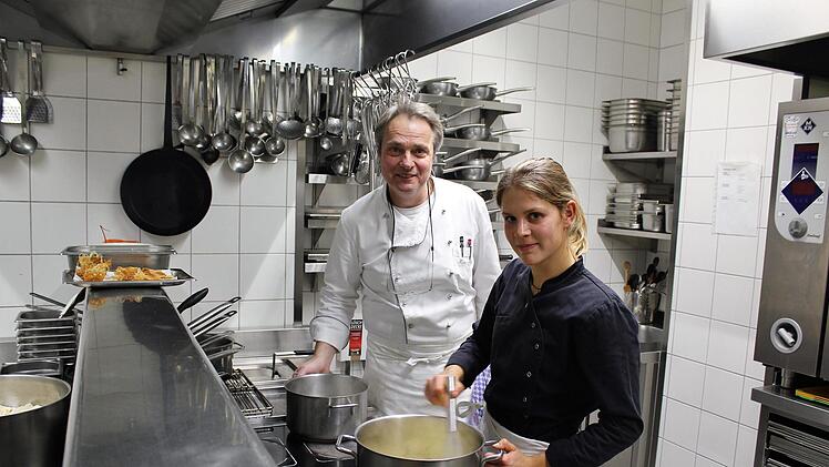 In der Küche der Kugelmühle in Schweinfurt: Chef de Cuisine Max Matreux und Sophie Kimmel. Werner Vogel