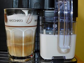 Milchkaffee während dem Fasten? So geht Intervallfasten