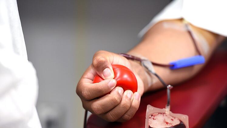 Ob Blut- oder Plasmaspende: Spenden helfen dabei, das Leben von Menschen zu retten.
