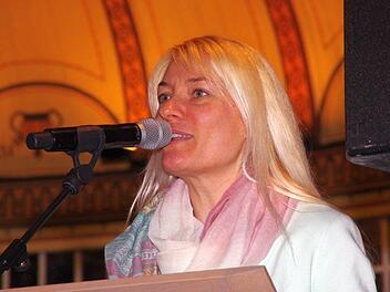 Musikpädagogin Ilona Seufert nimmt in einem lustigen Lied die aktuellen Corona-Einschränkungen aufs Korn. Foto: Archiv/Klaus Werner