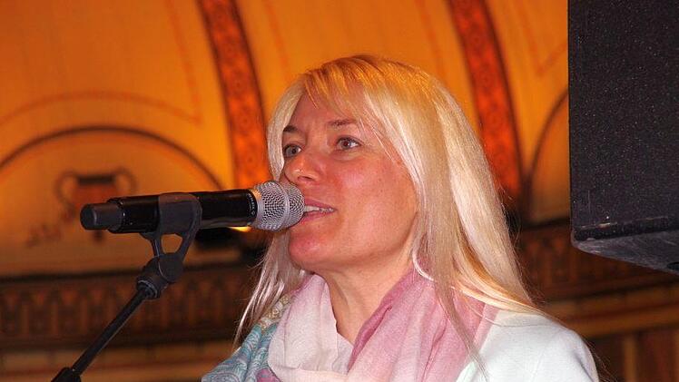 Musikpädagogin Ilona Seufert nimmt in einem lustigen Lied die aktuellen Corona-Einschränkungen aufs Korn. Foto: Archiv/Klaus Werner
