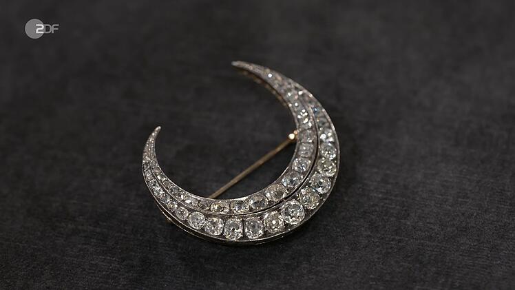 Die Mondbrosche von Ole aus Berlin war mit 57 Diamanten best&uuml;ckt.