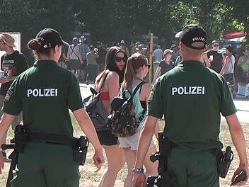 Die Polizei zeigt bei Rock im Park Präsenz Foto: Christian Bauriedel