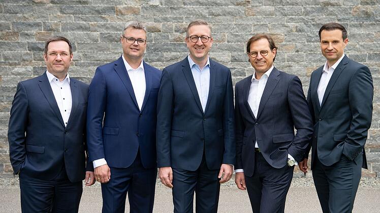 Bankenhochzeit in Unterfranken: Zahlreiche Vorteile f&uuml;r Kunden der neuen VR Bank Main-Rh&ouml;n eG