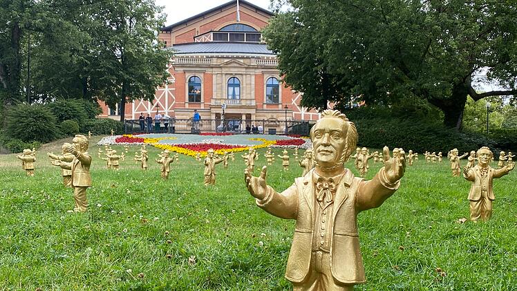 115 Richard-Wagner-Figuren begrüßten die Festspiel-Gäste - nun sind sie gestohlen worden