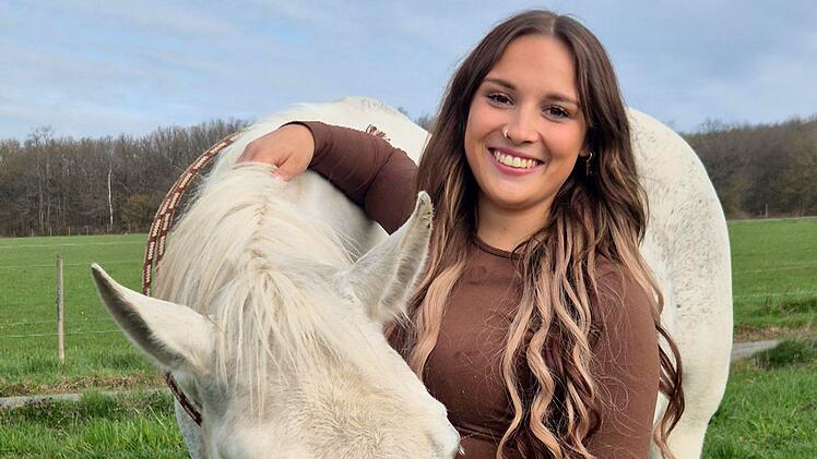 Pferdetrainerin Melina (22) ist das K&uuml;ken der neuen "Bauer sucht Frau"-Staffel.