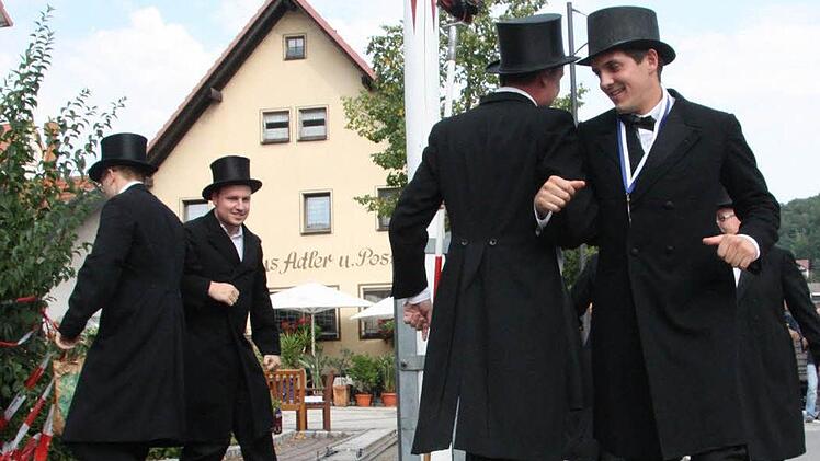 Die Herren beim Tanz
