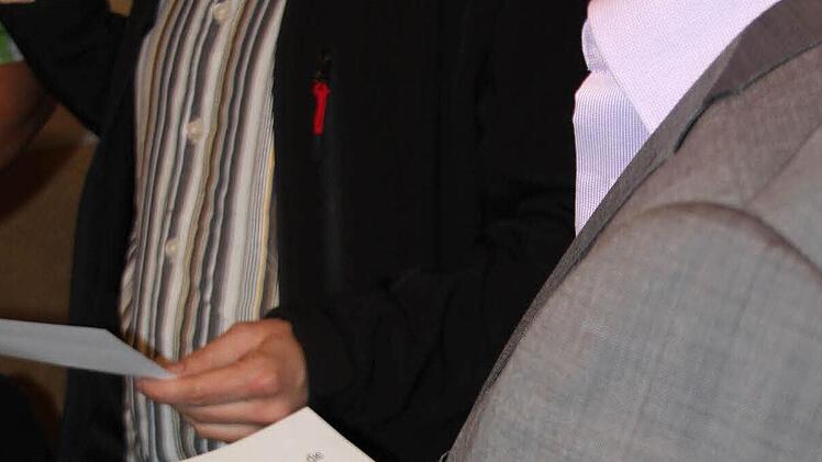 Gar nicht so einfach, eine Eidesformel abzulesen.