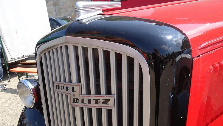 Impressionen vom 15. Coburger Old- und Youngtimertreffen auf dem Schlossplatz.Foto: Jochen Berger