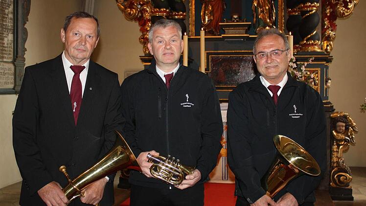 Posaunenchorobmann Hans Meyer mit Harald Wendel und Rudi Weiß (v. l.) Foto: Sonja Werner