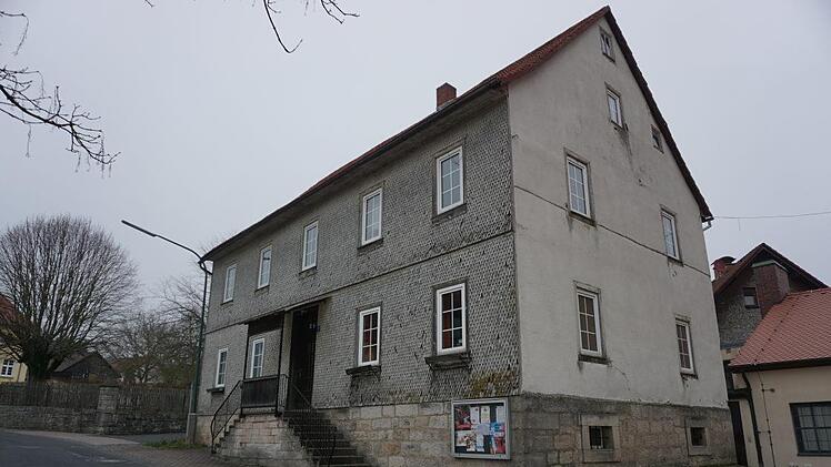 Abriss oder Sanierung und Umbau zum Bürgerhaus? Mit der Zukunft des  alten Pfarrhauses befassten sich die Bürger in einem Workshop. Foto:  Marion Eckert