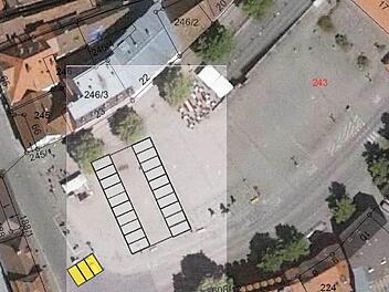 Die geplanten Parkpl&auml;tze auf dem Paradeplatz. Die drei gelben Stellfl&auml;chen sind f&uuml;r Taxis. Grafik: Stadt Forchheim