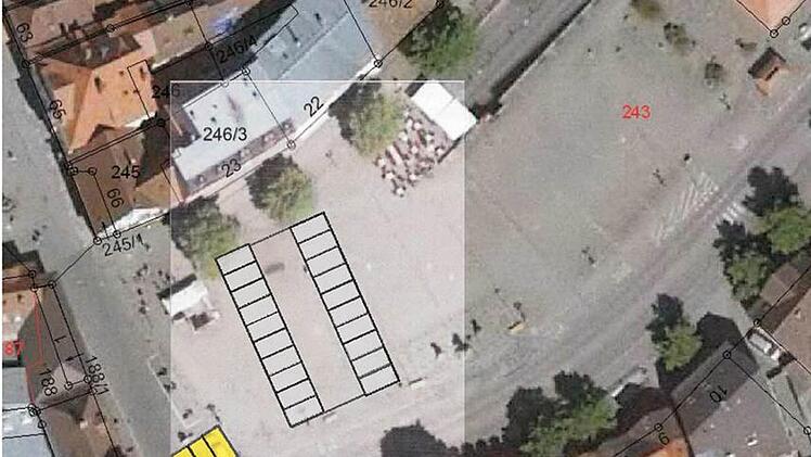 Die geplanten Parkpl&auml;tze auf dem Paradeplatz. Die drei gelben Stellfl&auml;chen sind f&uuml;r Taxis. Grafik: Stadt Forchheim