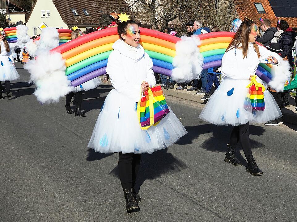 Buntes Faschingstreiben lockte tausende Besucher an.