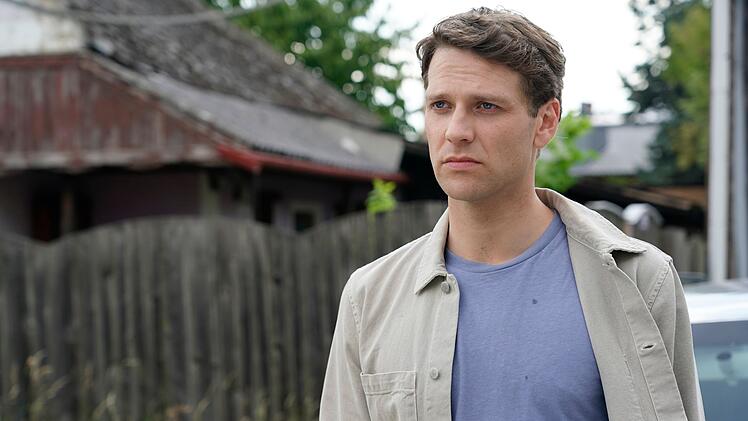 Marias Freund Steffen (Silas Breiding) dachte eigentlich, dass sie bald in ihr eigenes Haus ziehen, heiraten und Eltern werden. Er lässt Maria nur ungern ziehen. Wird die Fernbeziehung ihre dreijährige Walz überstehen?