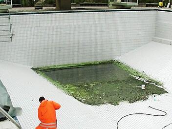 Trotz der jährlichen Wartungsarbeiten müssen die Becken des Freibades saniert werden. Foto: Mäuser/Archiv