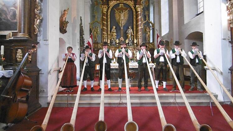 Nicht nur musikalisch beeindruckten die Alphornbläser in der Klosterkirche auf dem Kreuzberg. Foto: Regina Rinke