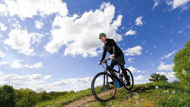 Immer mehr Mountainbiker sind in der Fränkischen Schweiz unterwegs. Symbolfoto: Tobias Hase/dpa-Themendienst