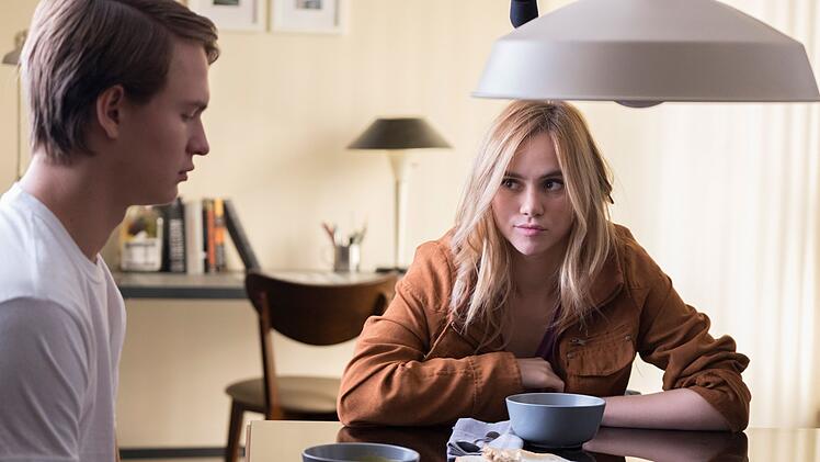 Als Schauspielerin war sie 2018 an der Seite von Ansel Elgort in "Jonathan" zu sehen.