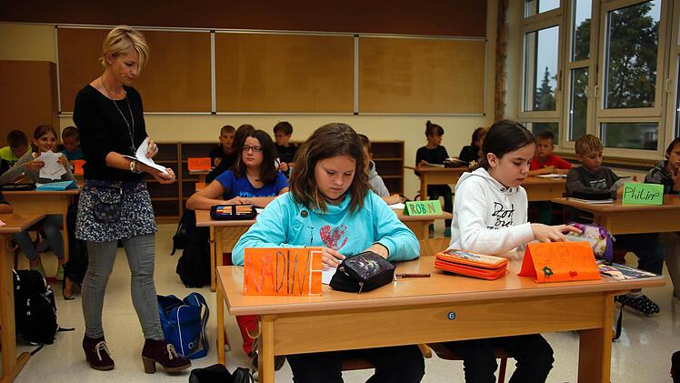 Zwei sechste Klassen der Realschule Hirschaid sind in der Grund- und Mittelschule Sassanfahrt untergebracht. Damit profitieren sie auch von den Ganztagseinrichtungen. Mehr Räume sind hier aber nicht frei. Foto: Matthias Hoch
