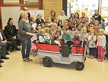 Mit Liedern empfangen wurden die Visitatoren in der Evangelisch-Lutherischen Kindertagesstätte in Maroldsweisach. Foto: Helmut Will