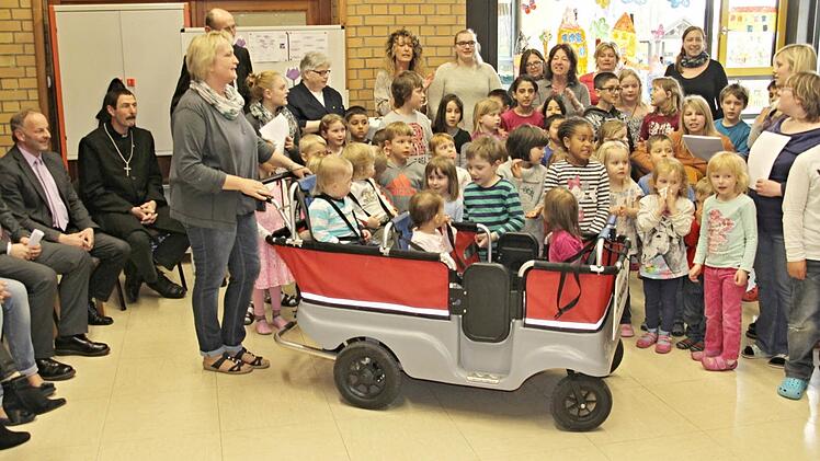 Mit Liedern empfangen wurden die Visitatoren in der Evangelisch-Lutherischen Kindertagesstätte in Maroldsweisach. Foto: Helmut Will