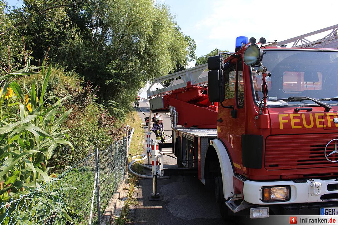 Garage in Burgthann brennt ab