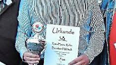 24 Mal in Folge wurde Karl-Heinz Rehm Vereinsmeister im Tischtennis. Jetzt strebt der Freizeitsportler den 25. Titel an. Foto: Bernd Kleinert