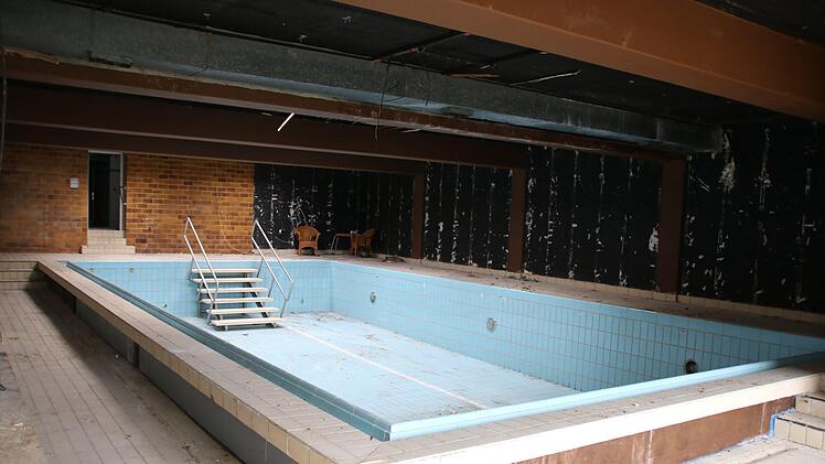 Annette Limpert gab 2015 die Familien-Tradition auf, das  sechs auf 13 Meter große Schwimmbecken hatte sie bereits Jahre vorher geschlossen.Ralf Ruppert