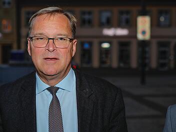Ein geknickter OB nach dem schlechten Ergebnis bei der Bezirkstagswahl 2018.  Foto: Matthias Hoch