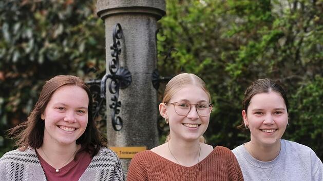 Unser Bild zeigt (von links nach rechts): Rosalie Bieber, Jule  Sterker und Carla Friedlein aus Poppenlauer. Es wurde nach negativen Schnelltests aufgenommen.
