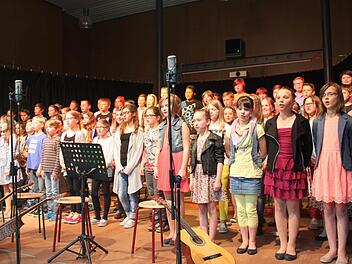 Viel war geboten am bunten Abend der Realschule - auch im Chorbereich. Foto: Veronika Schadeck