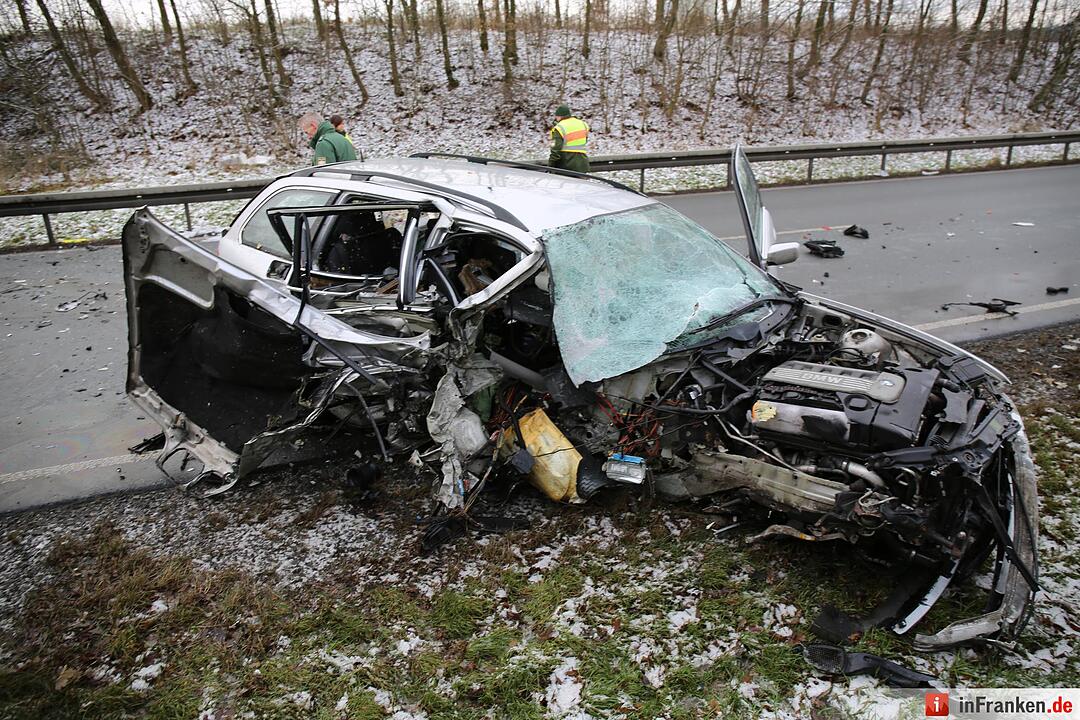 Frontalkollision auf B15 bei Döhlau
