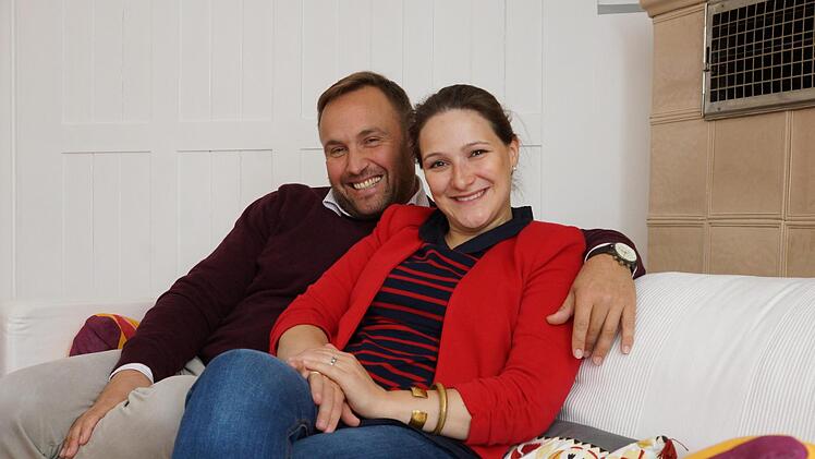 Nils Hellmuth-Truchseß von Wetzhausen  und Clara Truchseß von Wetzhausen haben sich in Waizenbach eingelebt. Foto: Arkadius Guzy