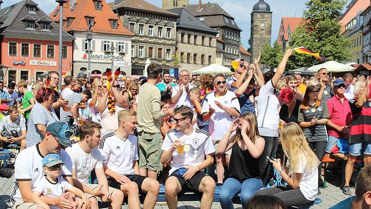 Geballter erwartungsfroher Optimismus herrschte vor Spielbeginn auf dem Marktplatz.Markus Häggberg