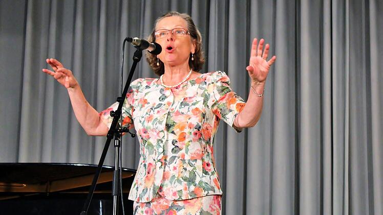 Gabriele Kautzsch interpretiert "Gold von den Sternen".  Werner Vogel