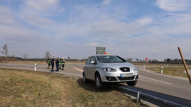 Geslau: Motorradfahrer bei Unfall lebensgefährlich verletzt - Hubschraubereinsatz